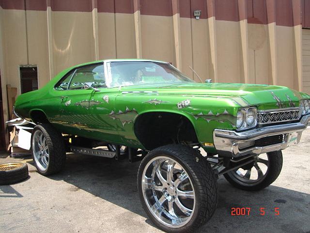 gallery211.jpg - Green Impala on Starr 843 Goliath 28" on 325/35/28 Tires